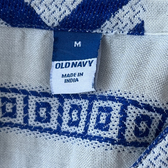 Short-Sleeve Textured V-Neck Top - Picture 2 of 5